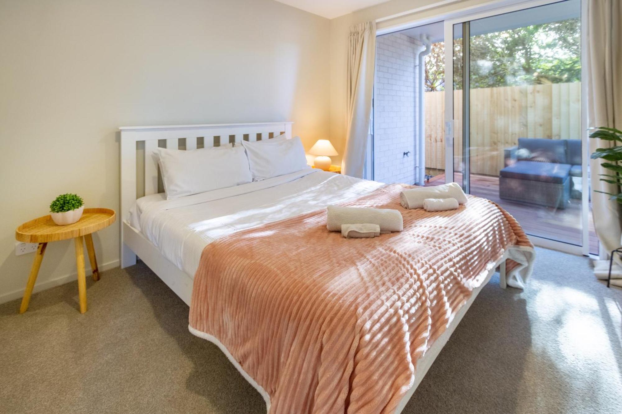 Luxury Beachside Living Elegant 3-Bedroom Haven Christchurch Eksteriør billede