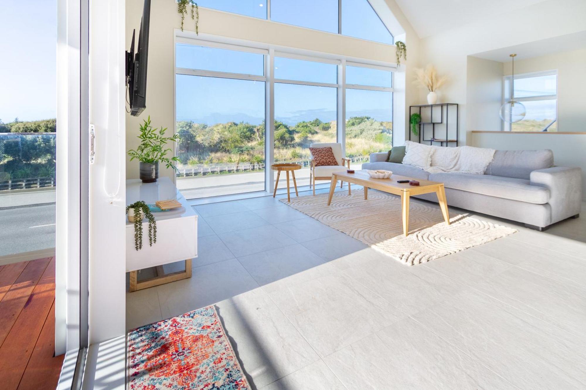 Luxury Beachside Living Elegant 3-Bedroom Haven Christchurch Eksteriør billede
