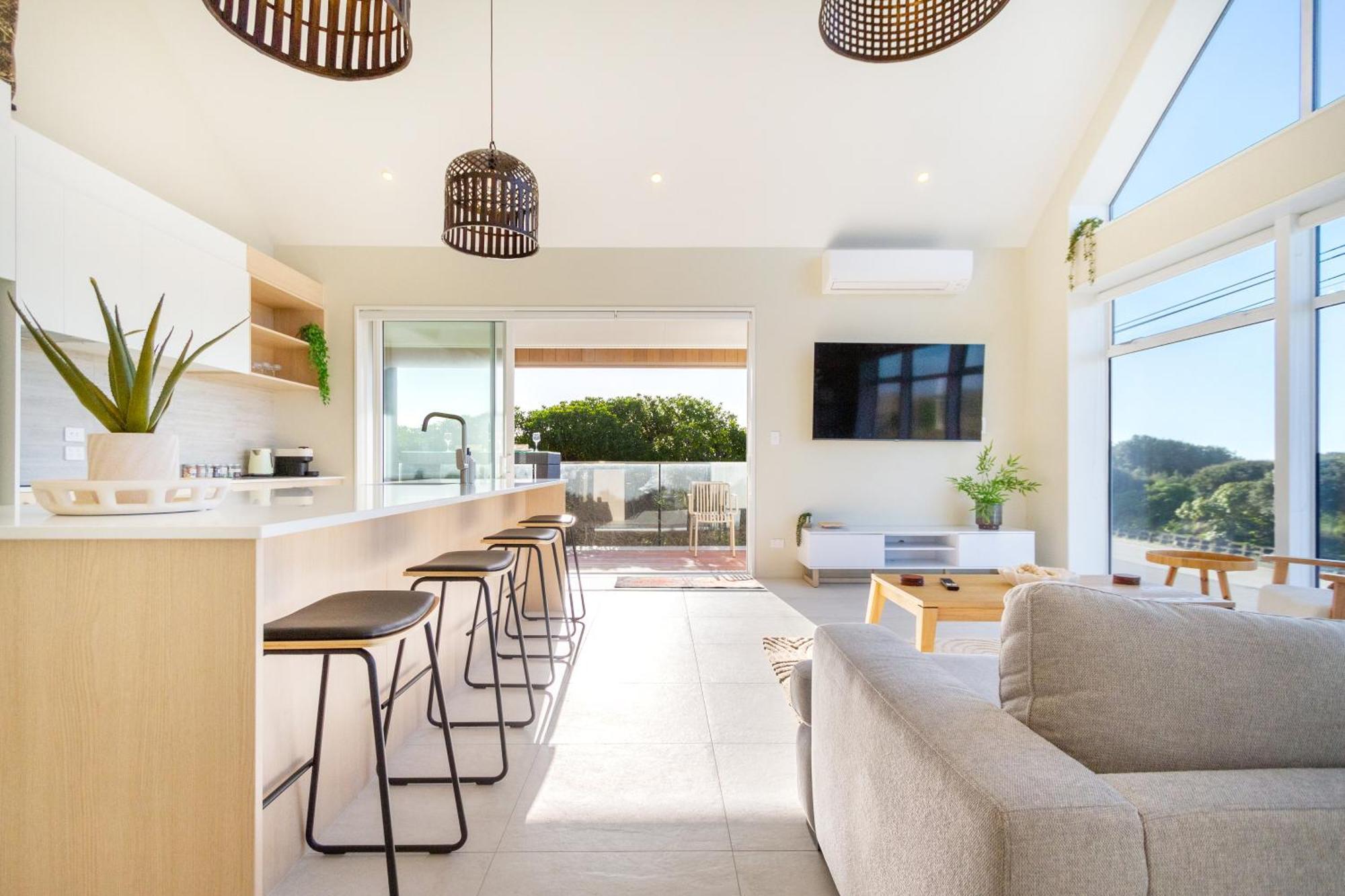 Luxury Beachside Living Elegant 3-Bedroom Haven Christchurch Eksteriør billede