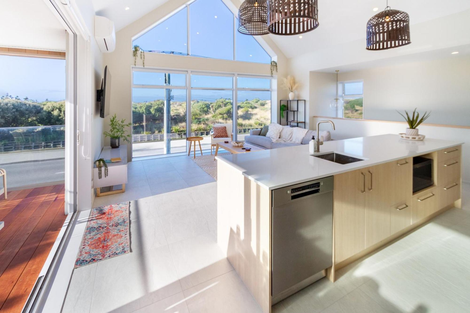 Luxury Beachside Living Elegant 3-Bedroom Haven Christchurch Eksteriør billede